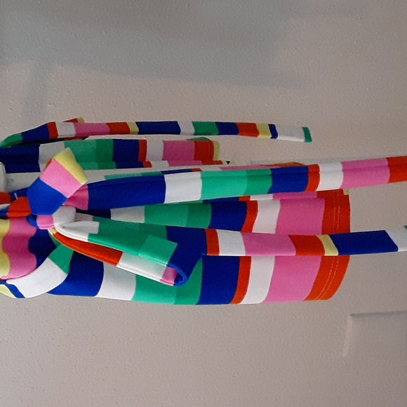 Jude Connally sleeveless v-neck blouse. - Picture 4 of 9